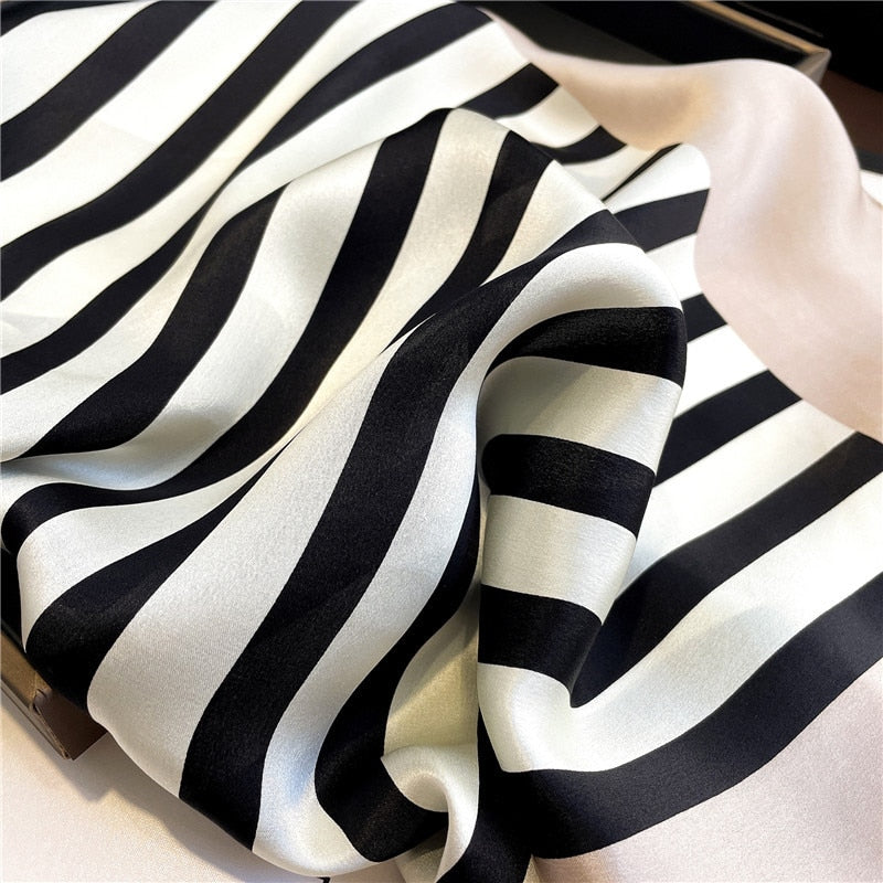 Carré 100% Soie Classique Femme