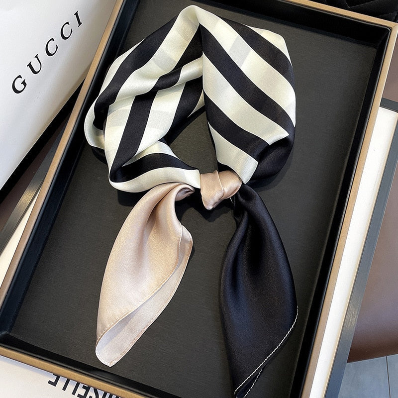 Carré 100% Soie Classique Femme