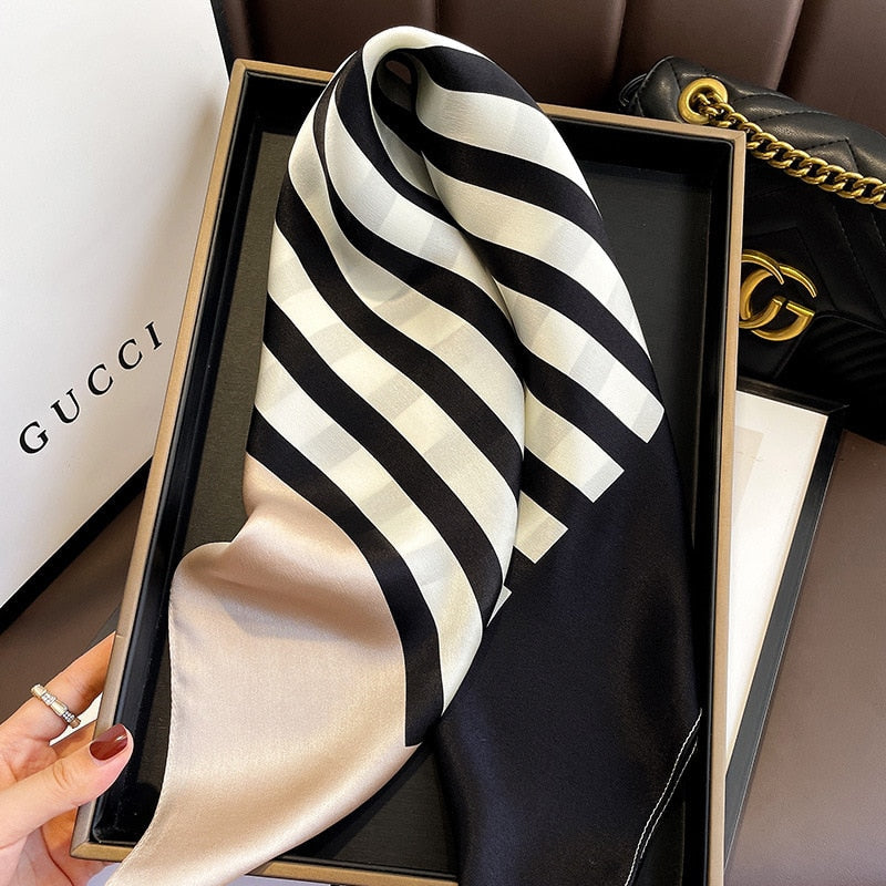 Carré 100% Soie Classique Femme