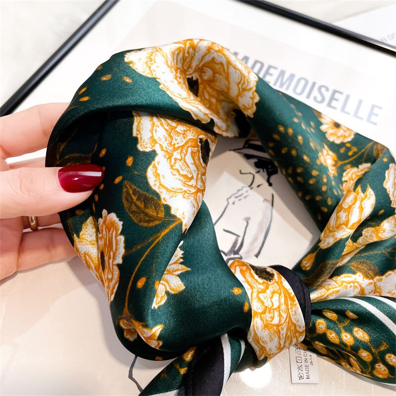 Carré 100% Soie Décoration Fleur Femme | La Parisienne