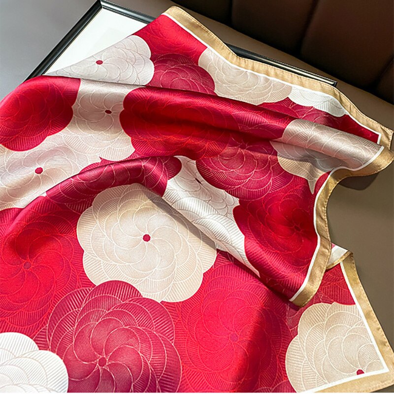 Carré 100% Soie motif Fleur Femme