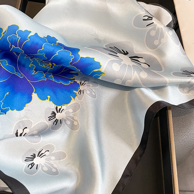 Carré 100% Soie Décoration Fleur Femme | La Parisienne