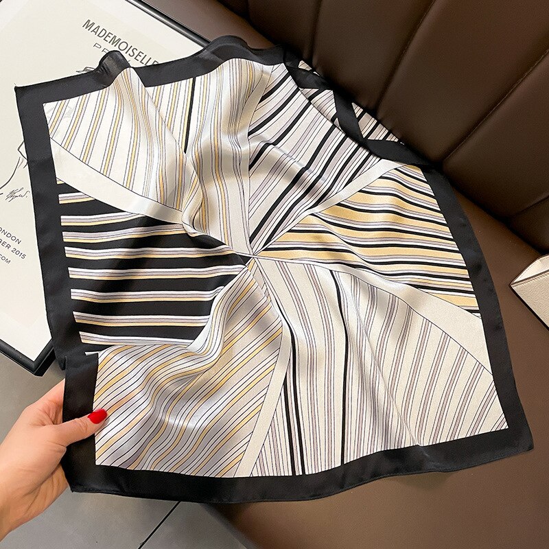 Carré 100% Soie Chic et Moderne Femme