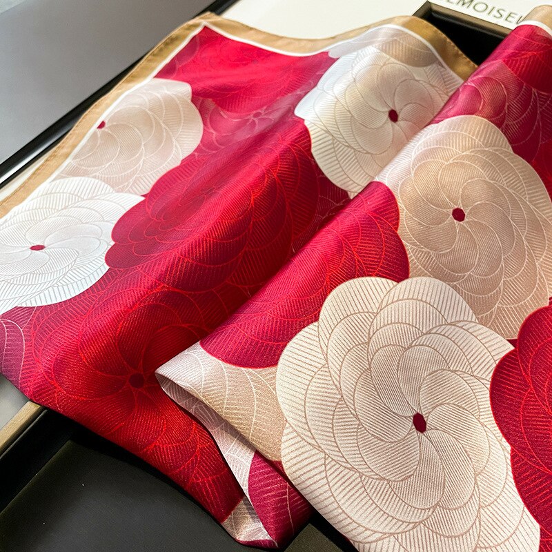 Carré 100% Soie motif Fleur Femme