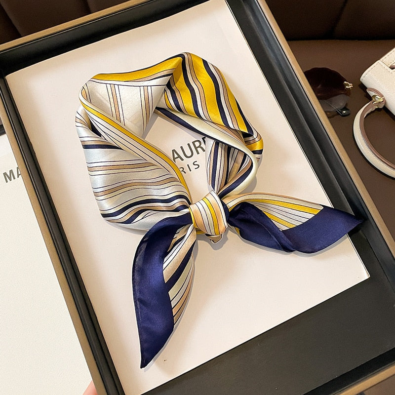 Carré 100% Soie Chic et Moderne Femme