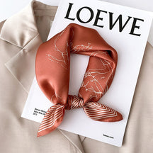 Carré 100% Soie Classique Femme