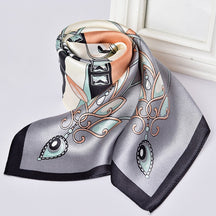 Foulard Carré en Soie Distingué