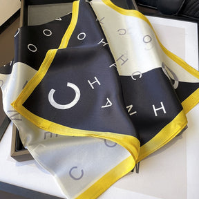 Carré 100% Soie Décoration Fleur Femme | La Parisienne