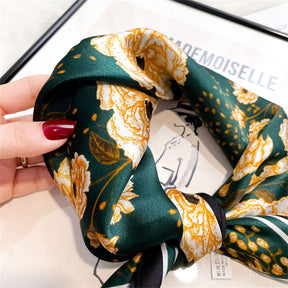 Carré 100% Soie Décoration Fleur Femme | La Parisienne