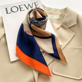 Carré 100% Soie motif Chevaux Femme