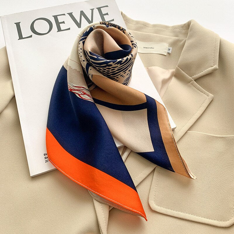 Carré 100% Soie motif Chevaux Femme