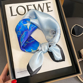 Carré 100% Soie Décoration Fleur Femme | La Parisienne