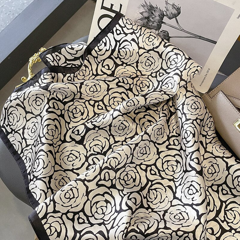 Carré 100% Soie Rose Noire et Blanche Femme