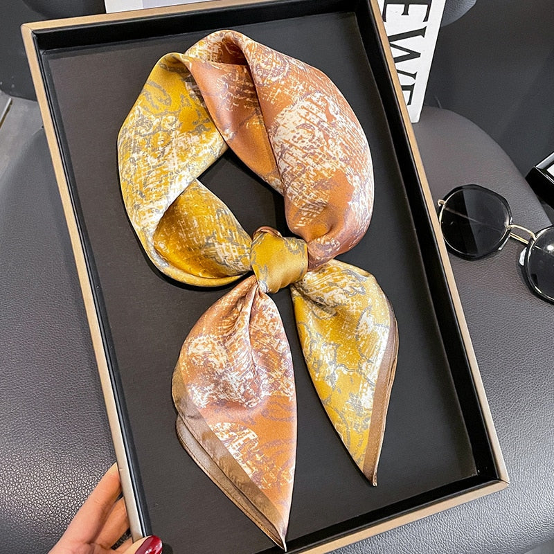 Carré 100% Soie Classique Femme