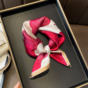 Carré 100% Soie motif Fleur Femme