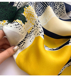 Carré 100% Soie motif Chevaux Femme