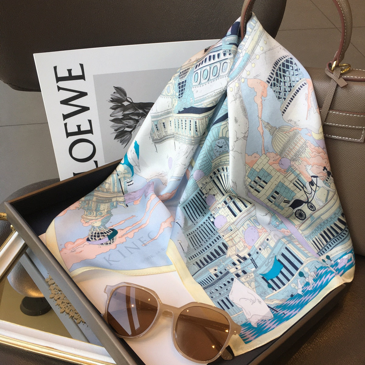 Carré 100% Soie Décoration Moderne Femme