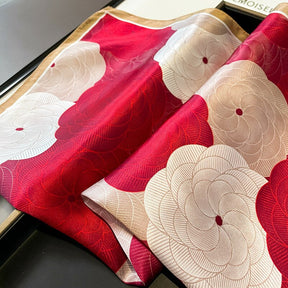 Carré 100% Soie motif Fleur Femme