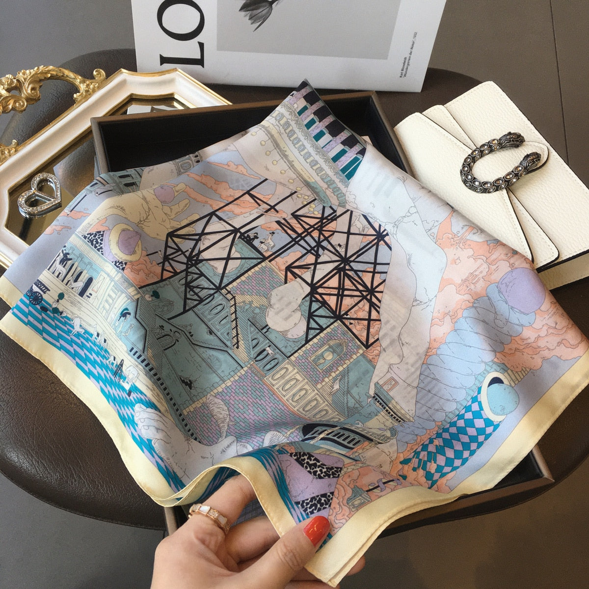 Carré 100% Soie Décoration Moderne Femme