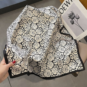 Carré 100% Soie Rose Noire et Blanche Femme